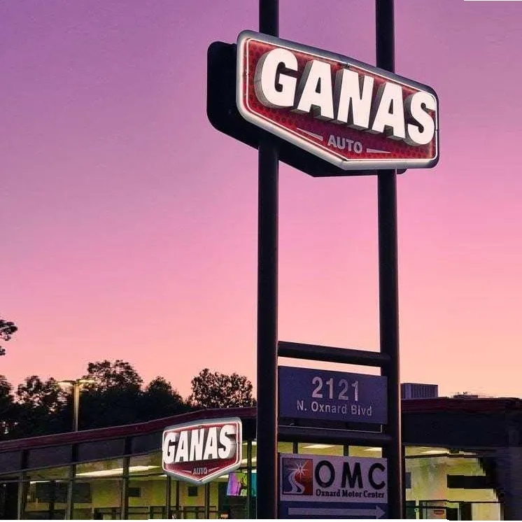 auto-dealer-pole-sign