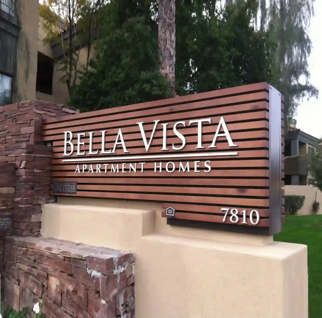 monument-apartment-signs